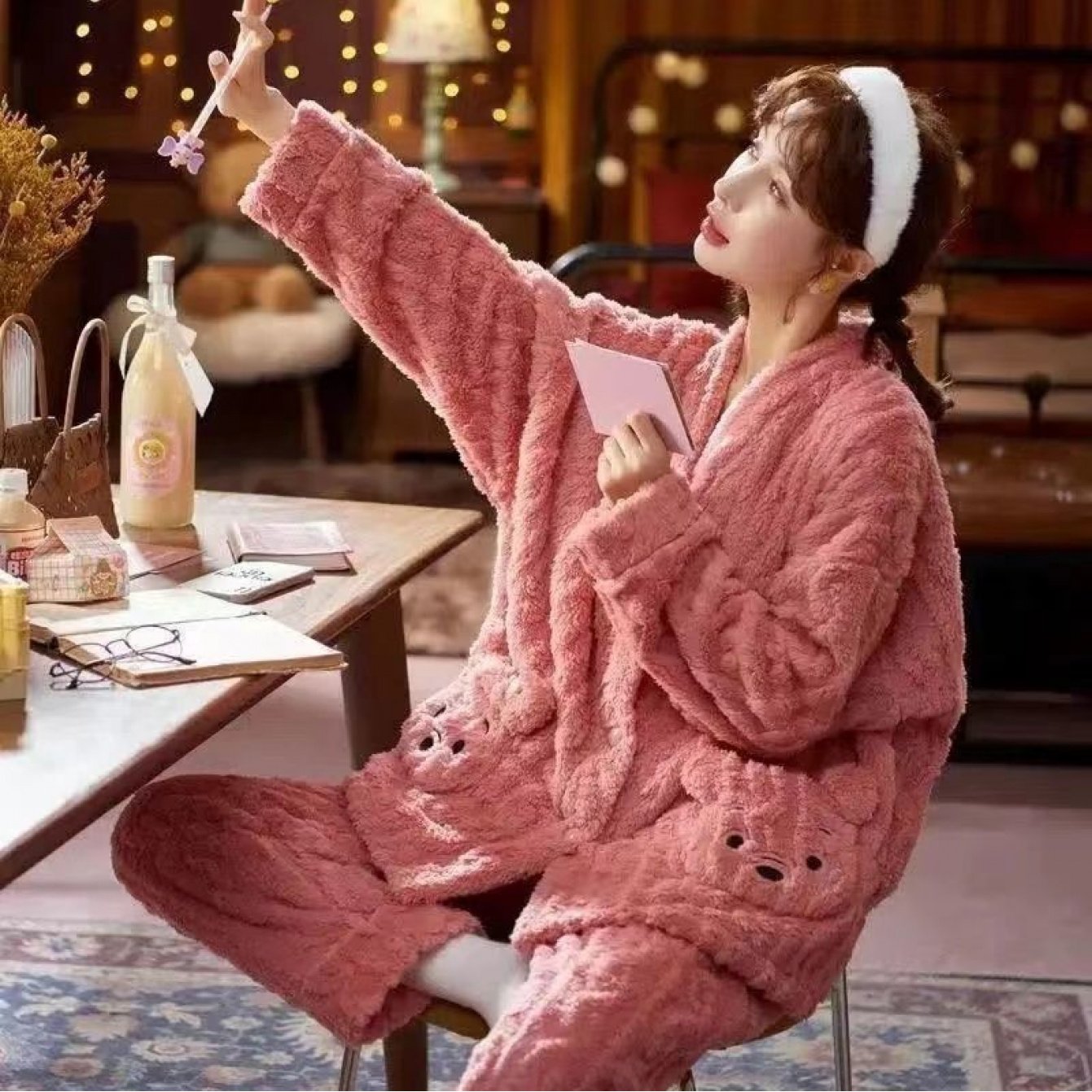 2025 Women'S Coral Fleece Pajamas, Suitable for Autumn And Winter, Thick And Lined with Fleece, Cozy Flannel, Milky White Winter Loungewear