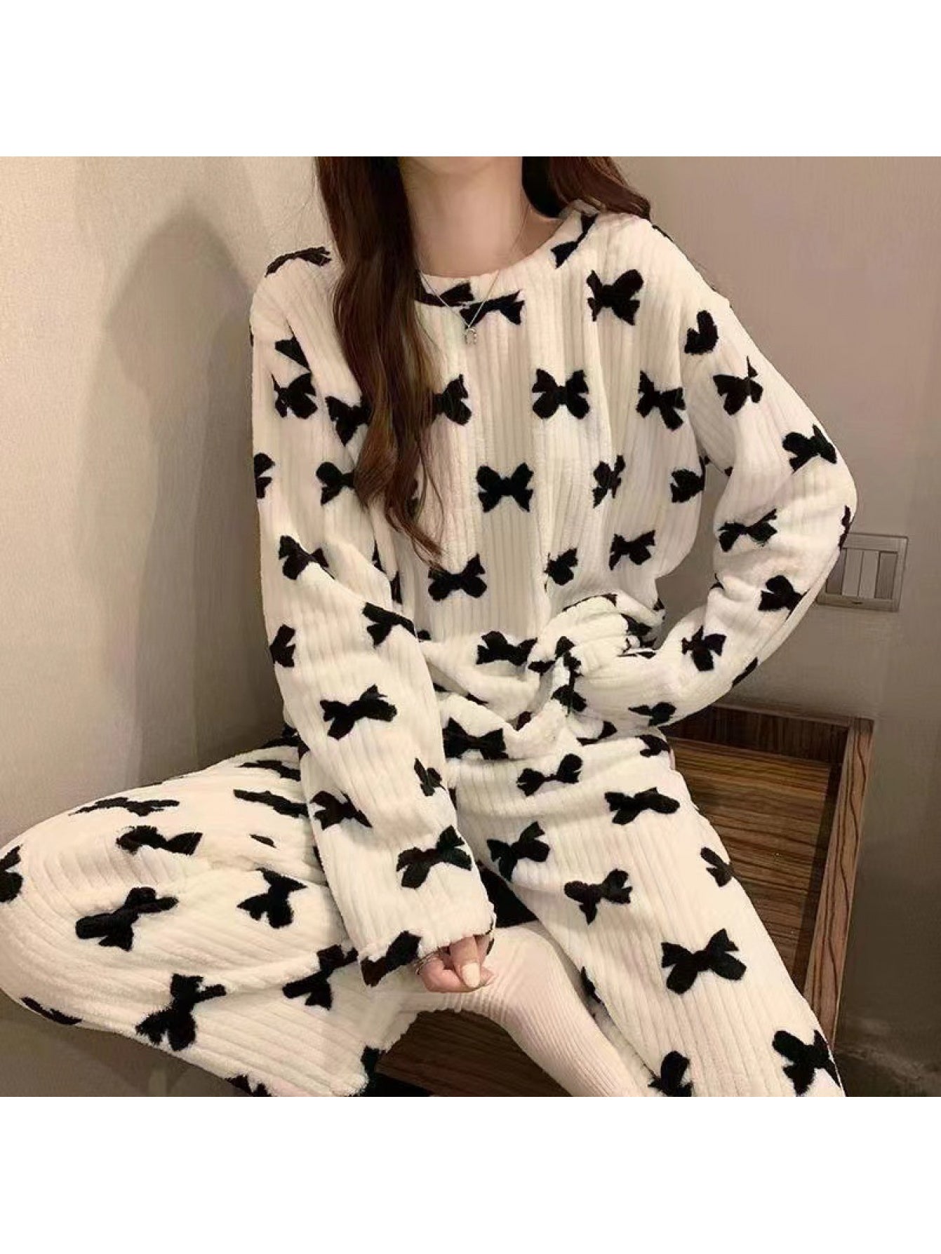 Peach Cute Bear Crescent Warm Pajamas Coral Fleece | 2026 New Autumn Winter Thickened Homewear Two-Piece Set, Crew Neck, Elegant Style