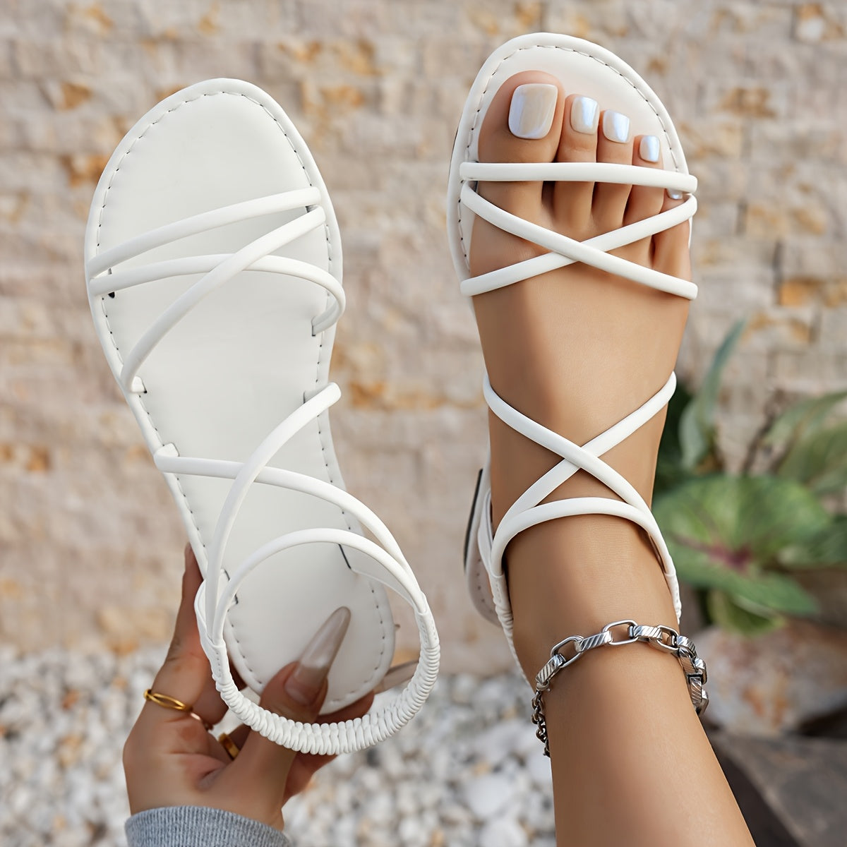 Elegant, Simple, And Stylish Open-Toe Flat Sandals for Summer Beach Getaways